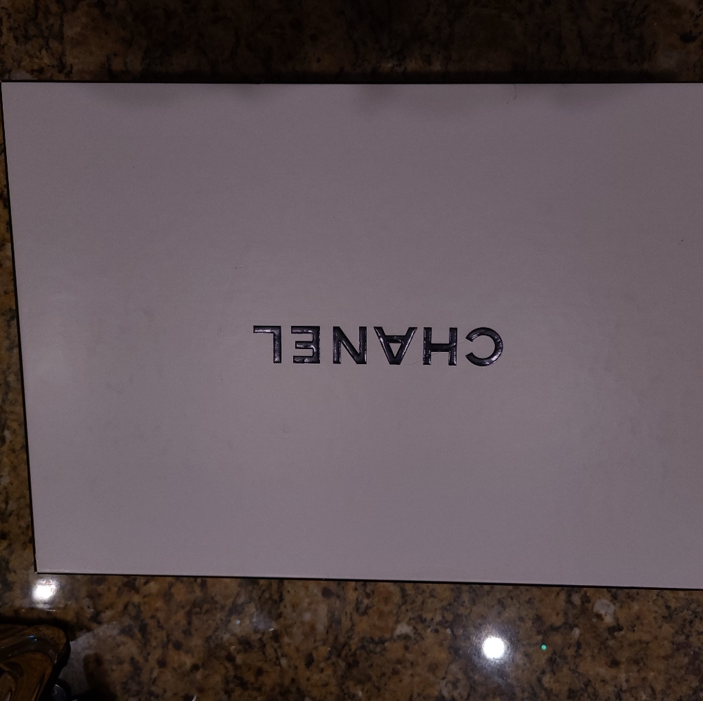 Chanel Box - Picture 2 of 6